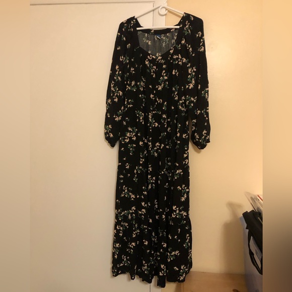 Old Navy Dresses & Skirts - Old Navy Long Sleeve Black Flower Dress